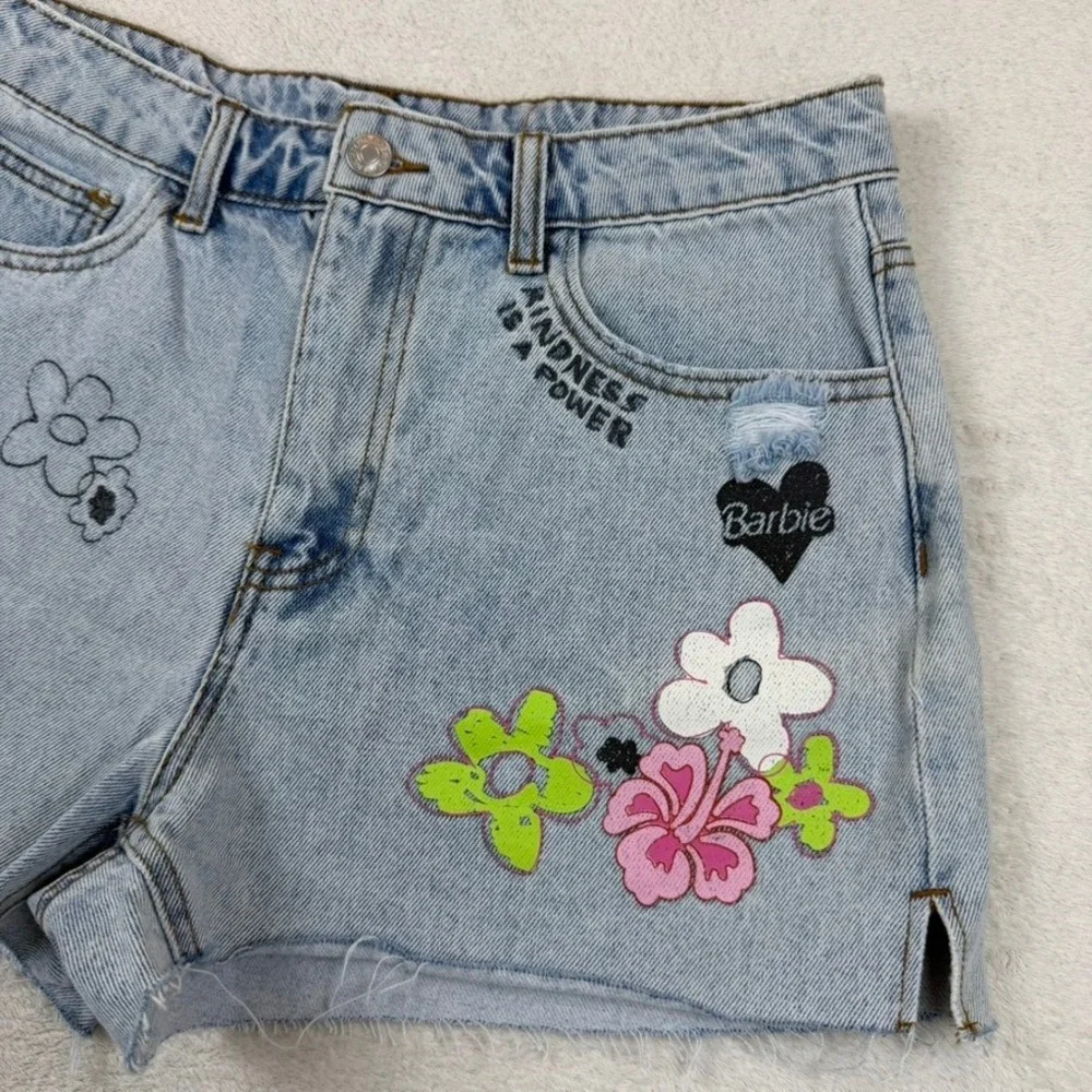 Forever 21 x Barbie Light Wash Distressed Graphic Denim‎ Shorts Womens 28 NEW